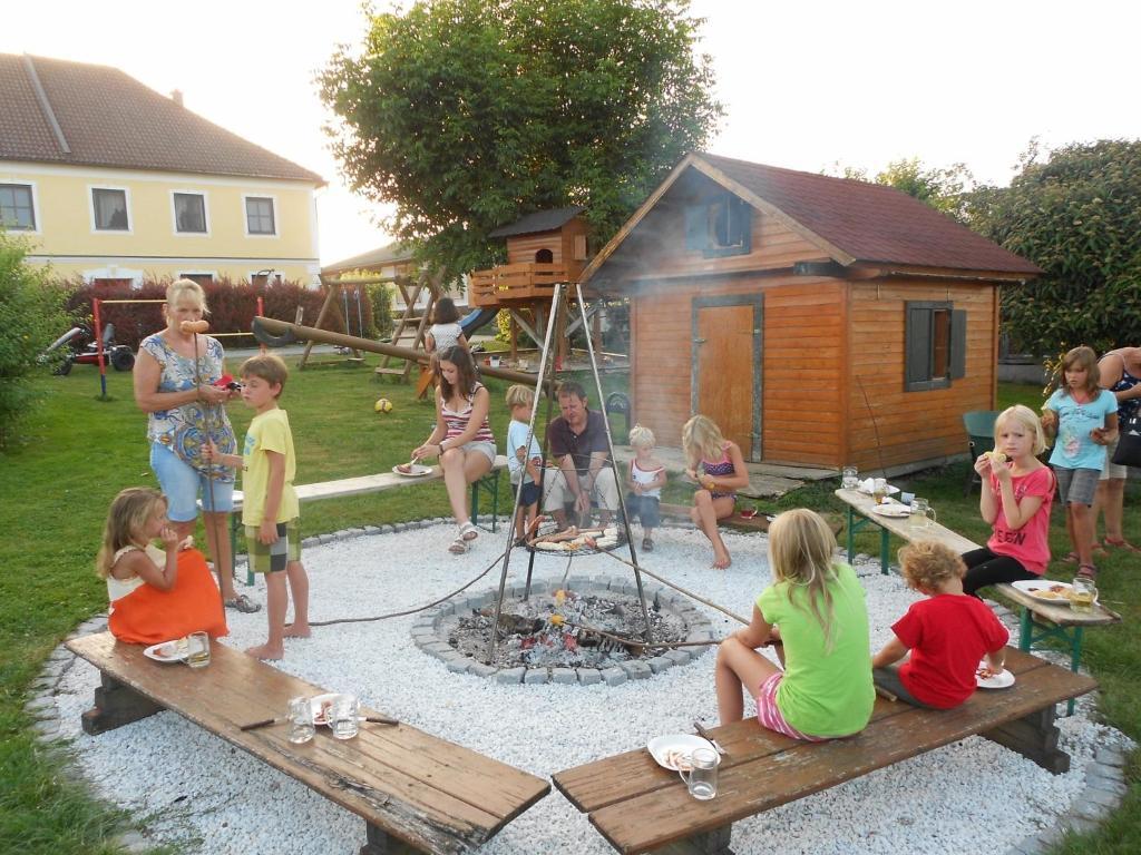 Familienbauernhof Strassbauer Villa Steinakirchen Am Forst Luaran gambar